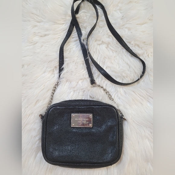 Michael kors Authentic Gently worn black leather  crossbody with silver accents. - Picture 1 of 9